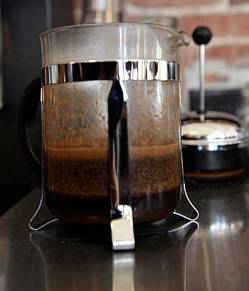 Coffee-Blooming-in-French-Press